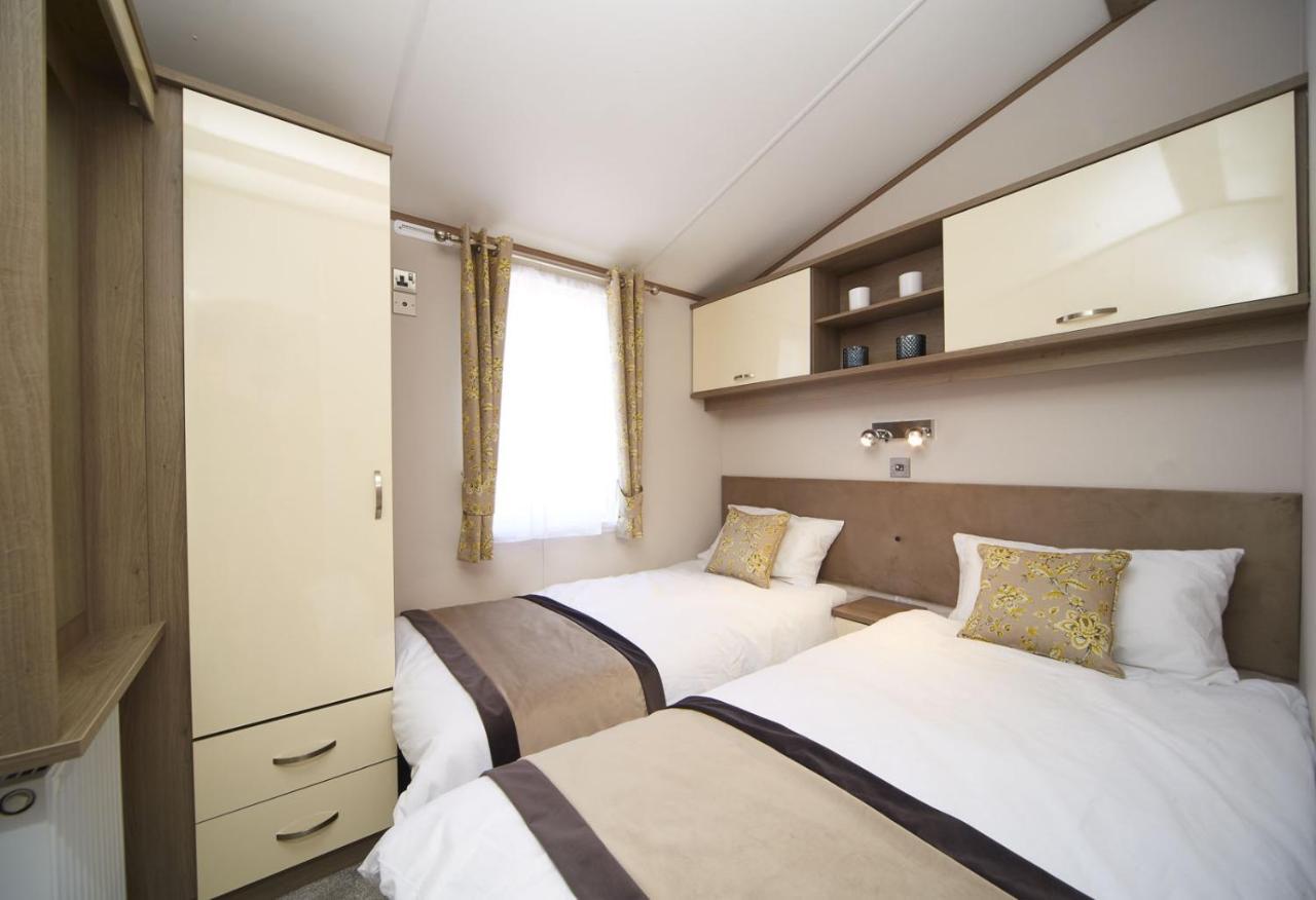 Lavender Lodge South Cerney Bagian luar foto