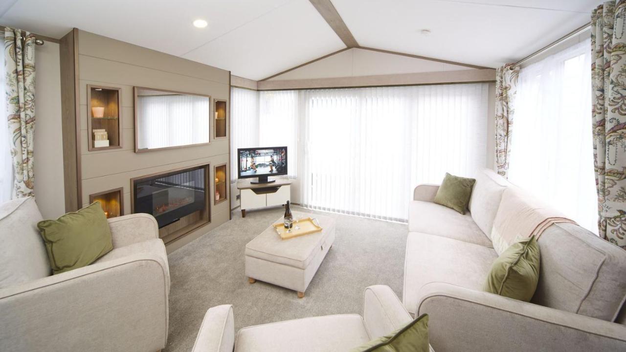 Lavender Lodge South Cerney Bagian luar foto