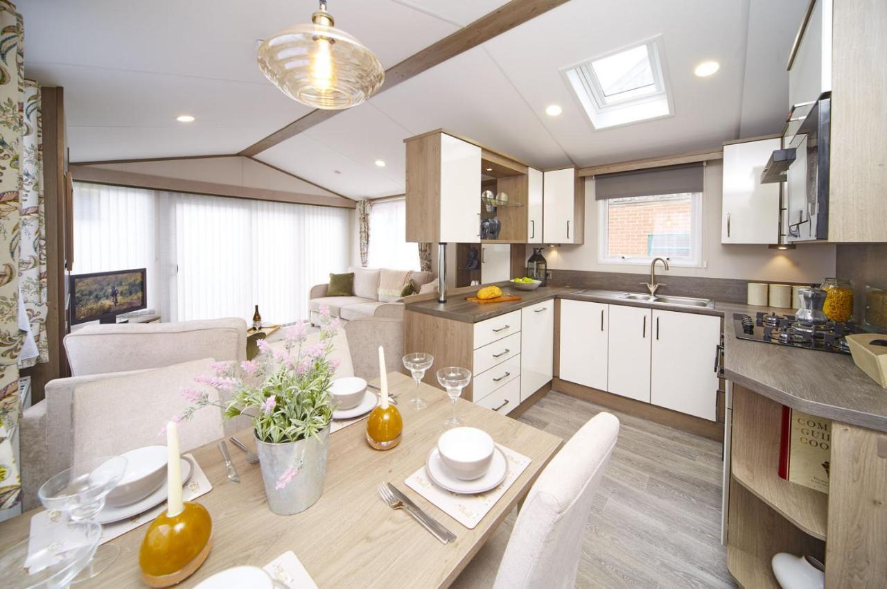 Lavender Lodge South Cerney Bagian luar foto