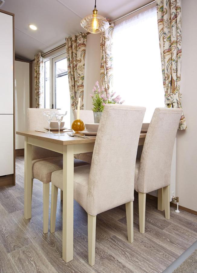 Lavender Lodge South Cerney Bagian luar foto