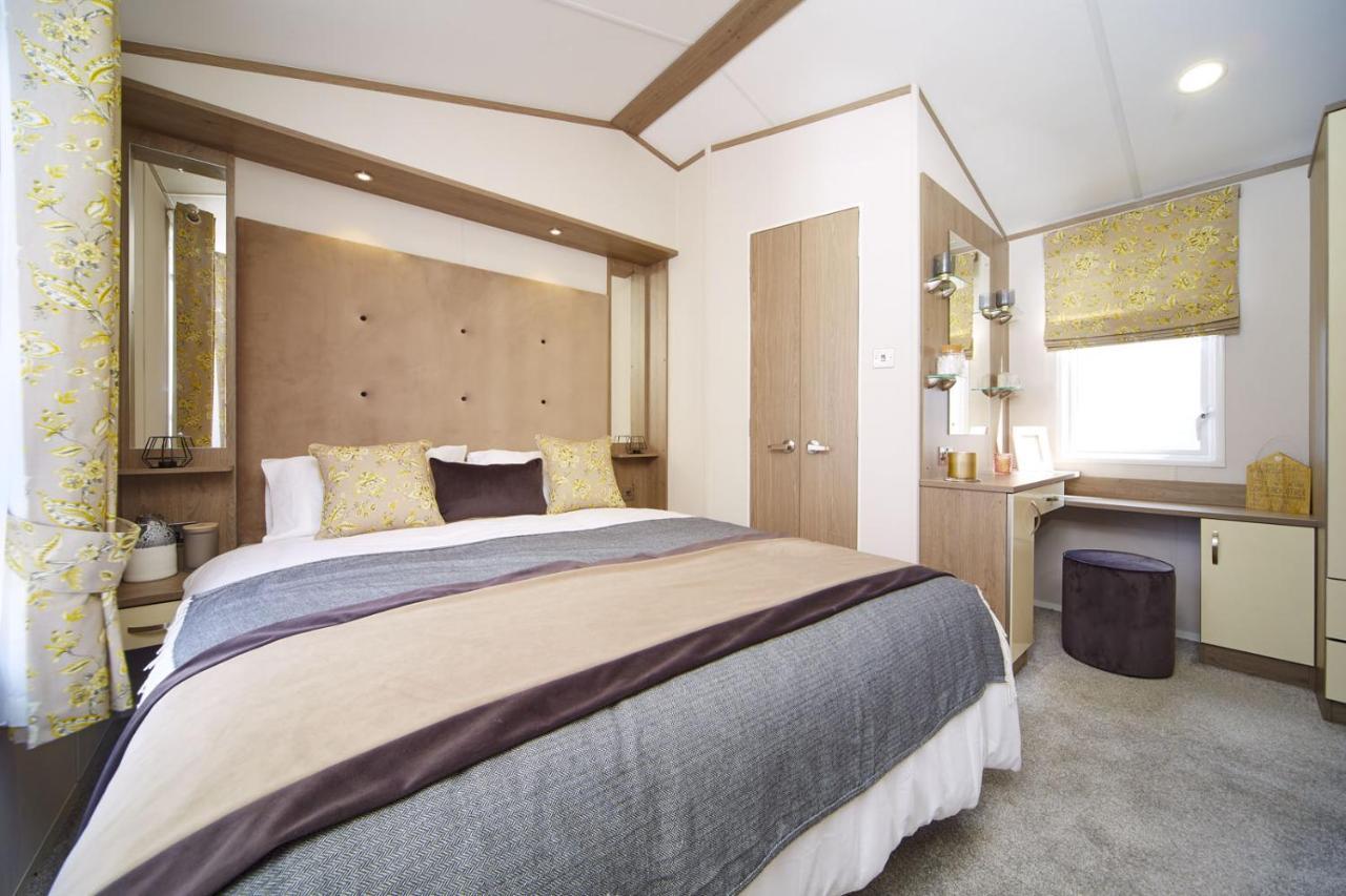 Lavender Lodge South Cerney Bagian luar foto